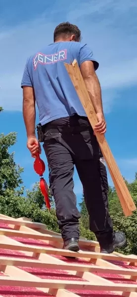 Arbeiter auf Dach